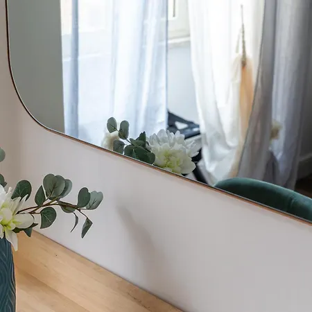 Iflat Brand New & Modern Station Apartment